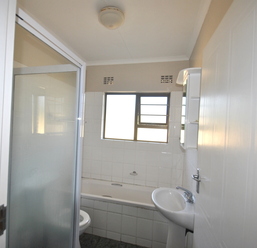 3 Bedroom Property for Sale in Bonza Bay Eastern Cape